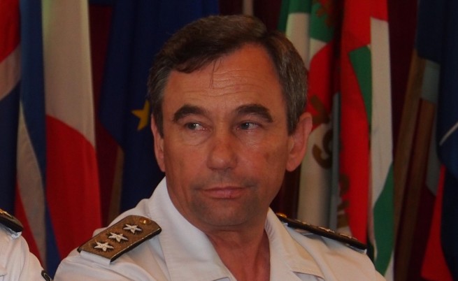http://m4.netinfo.bg/media/images/13245/13245186/655-402-viceadmiral-rumen-nikolov.jpg