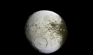 Тъмната страна на Луната била тюркоазена