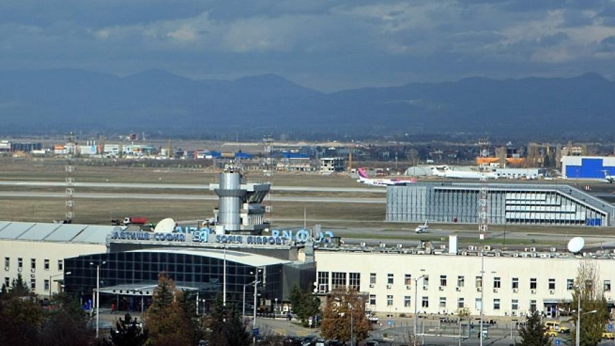Сигнал за бомба на летището в София