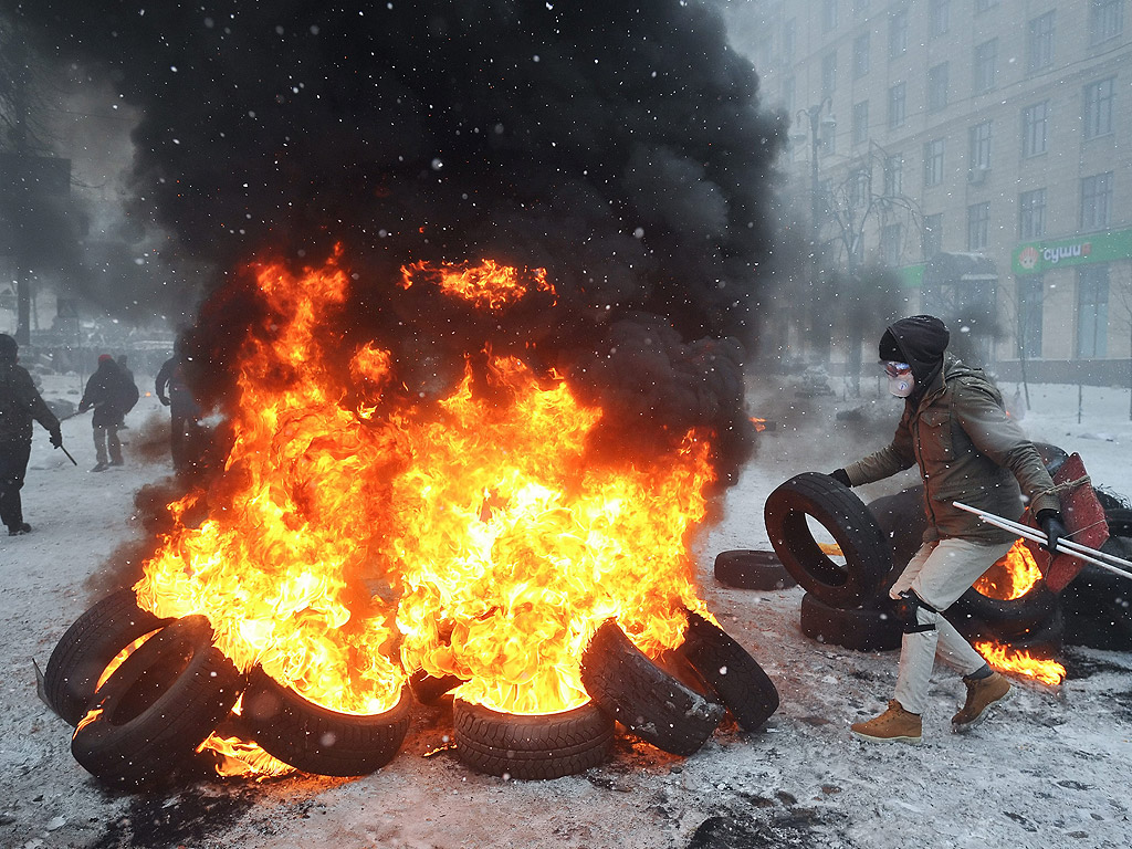 Вече има потвърдени жертви на сблъсъците между милицията и протестиращите в Киев