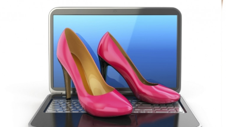 компютър токче обувка лаптоп интернет онлайн мода