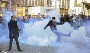 Десетки ранени при студентски протест в Косово