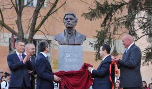 Пламен Орешарски на откриването на бюст-паметник на Левски в Димитровград, Сърбия