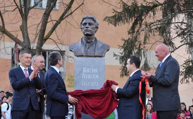 Орешарски откри паметник на Левски в Сърбия