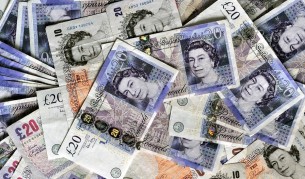 Как скромен мъж се оказа със задължения за 14 трлн. лири