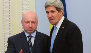Джон Кери и и.д. президент и председател на парламента на Украйна Олександър Турчинов