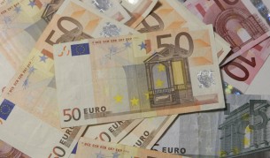 Гърция: За първи път политик връща пари на държавата