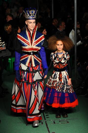 Представяне на колекцията на Jean Paul Gaultier за сезон есен/зима 2014-2015 по време на Седмицата на модата в Париж