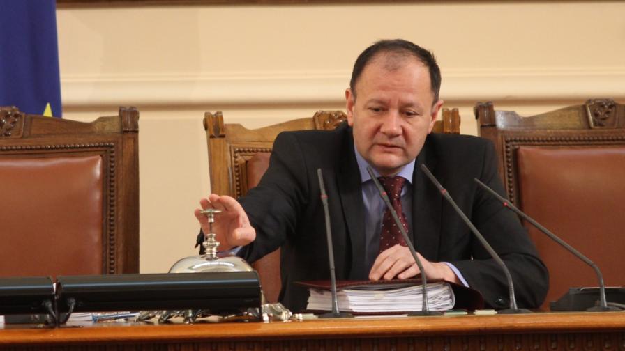 Миков: НС ще разгледа предложението на президента за референдум