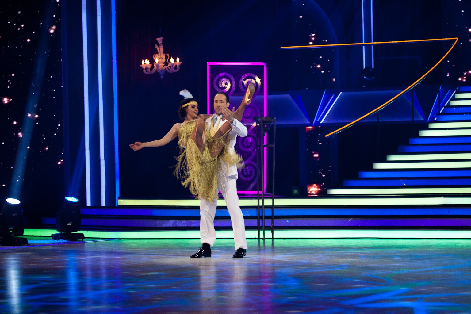 Първата вечер от новия сезон на "Денсинг старс" (Dancing Stars) по Нова ТВ.
