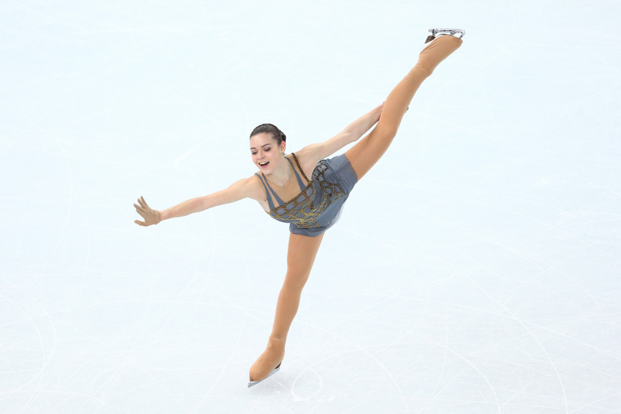 Прекрасната руска състезателка Аделина Сотникова е новата олимпийската шампионка във1