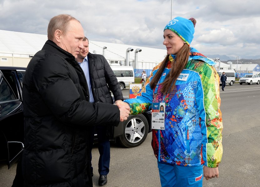 Двукратната олимпийска шампионка в овчарския скок Елена Исинбаева която играе1