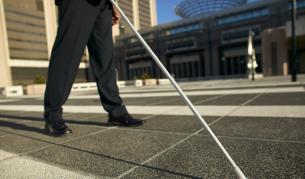 Как Даниел Киш "вижда" с ушите си