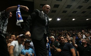 Левски пребори Лукойл в луд, луд мач, докара финала до пети сблъсък