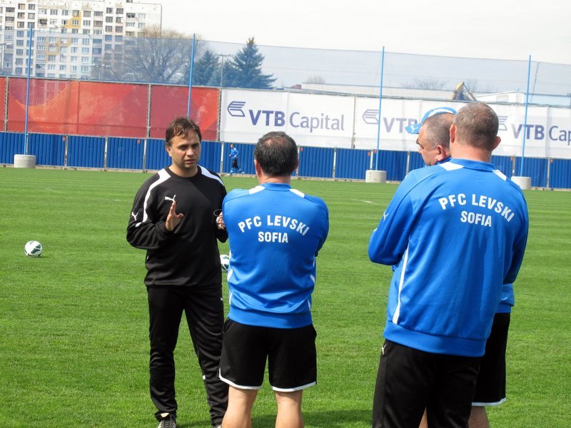 Новото треньорско ръководство на Левски изведе отбора на първа тренировка1