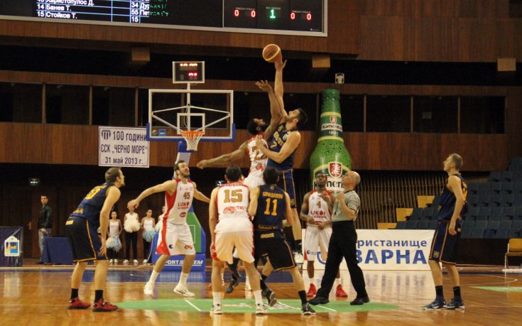 Полуфиналът между Лукойл и Ямбол