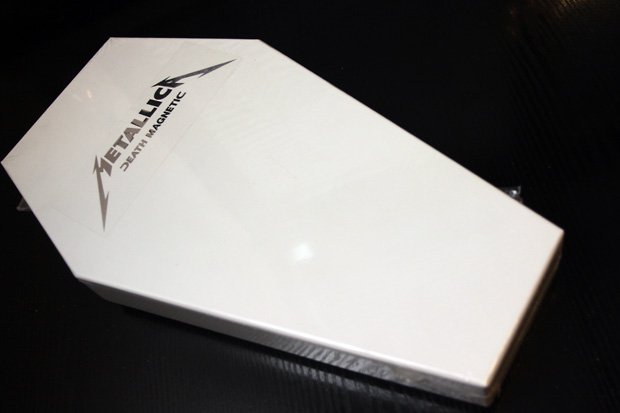 Уникално Металика куфарче от албума Death Magnetic вътре с DVD1