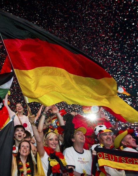 Пестелива Германия потрепери но изхвърли Дания от Евро 20121