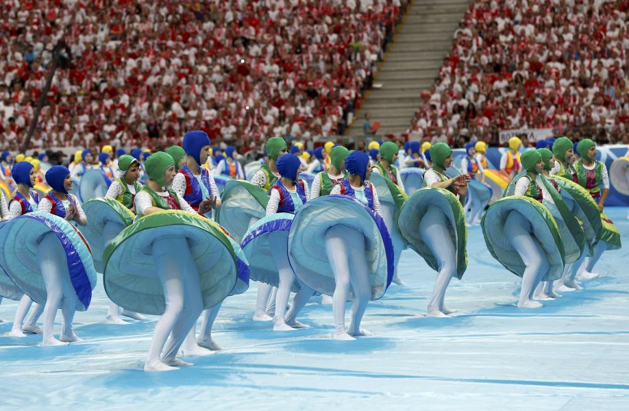 Евро 2012 започна с цветна и стилна церемония1