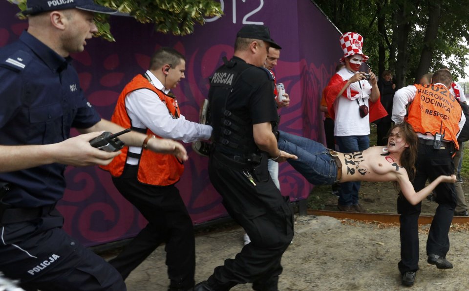 Активистките от Femen с нов протест преди старта на Евро1