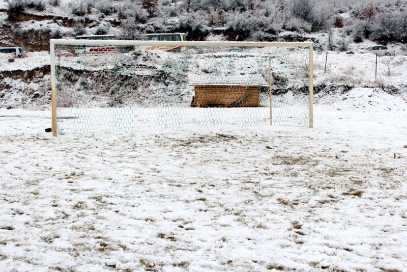 Лудогорец и Пирин затънаха в преспите играха само 55 минути1