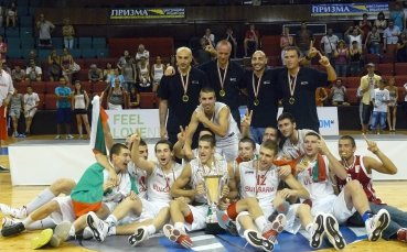 България триумфира при юношите във фантастичен финал