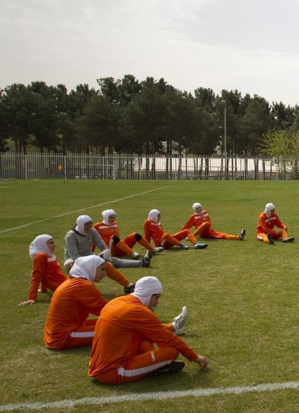 Женският национален отбор по футбол на Иран проведе тренировка на1