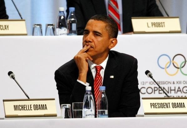 25 Барак Обама гледа разочаровано след като Рио спечели домакинството1