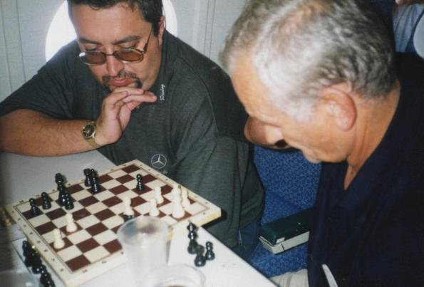 С най уважаваният от мен Люпко Петрович играем шах в1