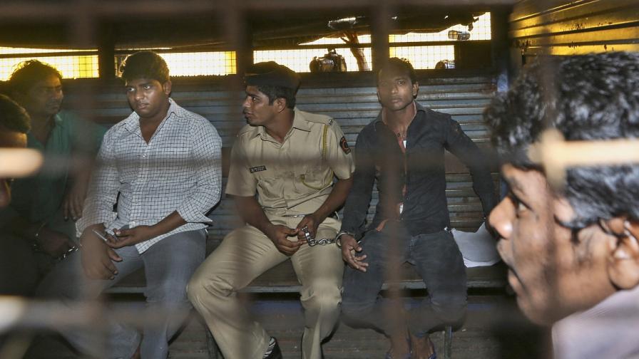 Осъдиха трима индийци на смърт за изнасилване на журналистка