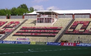 Пеев и Сираков играят, Амкар бие