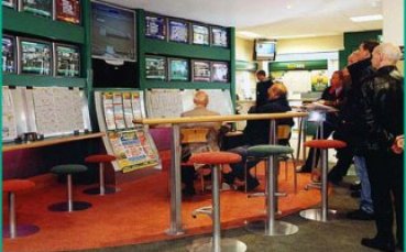 Букмейкъри изплащат титла на Манчестър Юн