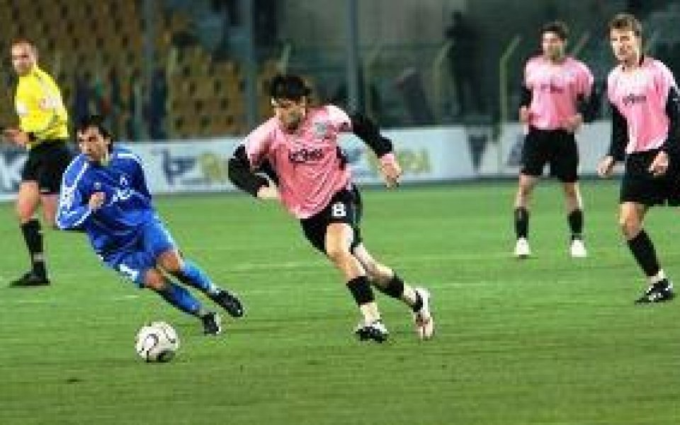 Два гола и червен картон за Шевченко срещу Нафтекс