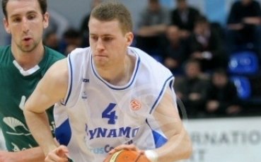 Динамо нанесе първо поражение на Уникаха
