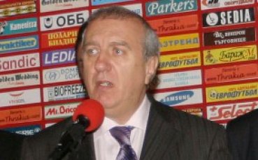 ЦСКА на крака при Лечева за базите
