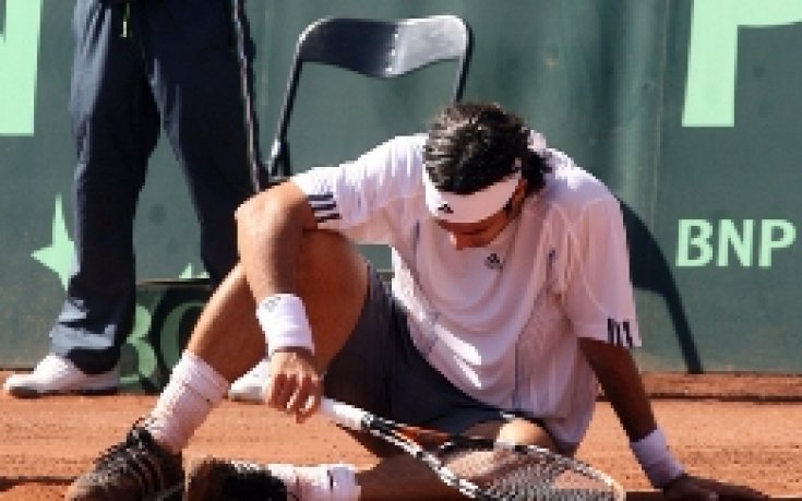 Тенисист ухапан от куче