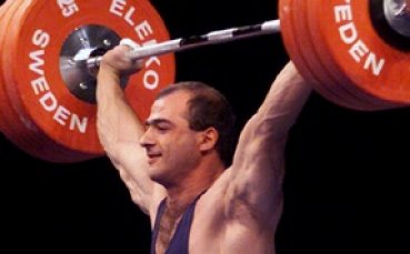 Световен шампион изхвърлен от щангите доживот