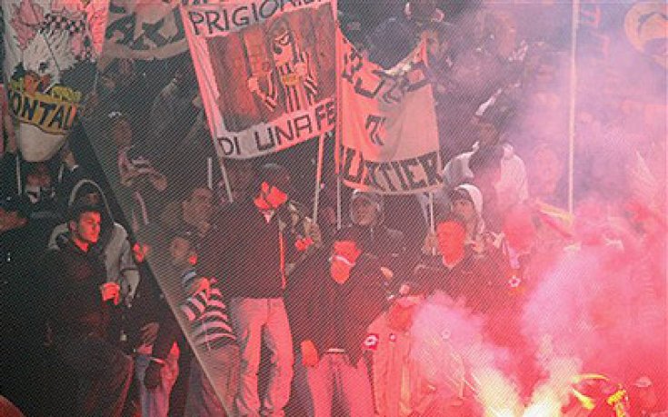 Сблъсъци преди началото на мача в Манчестър