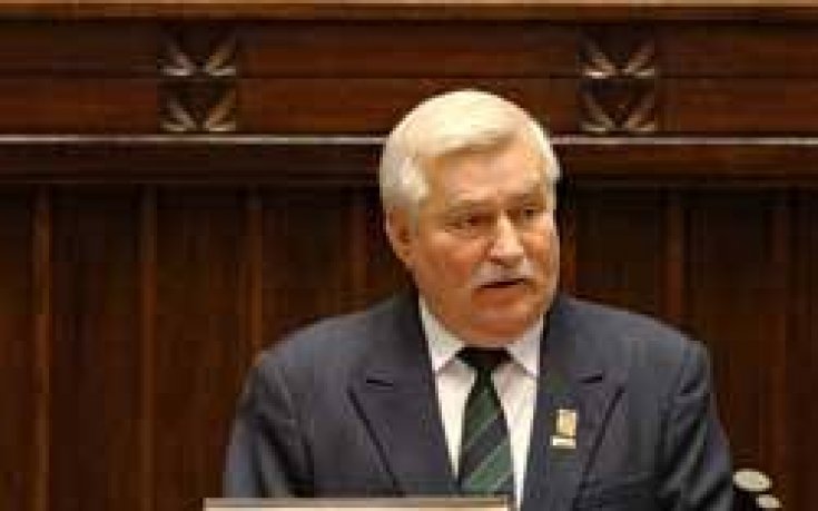 Лех Валенса написа писмо на Платини