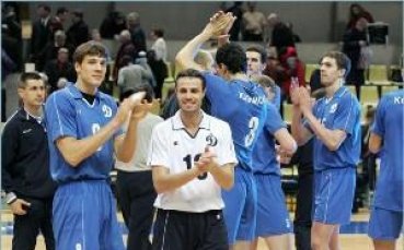 Динамо губи, Гибона се бори за 7-тото място