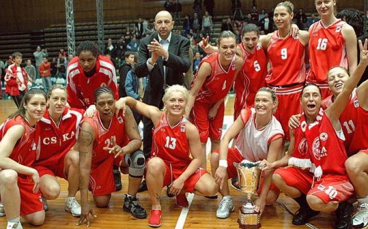 Червените ангели бият гъркини