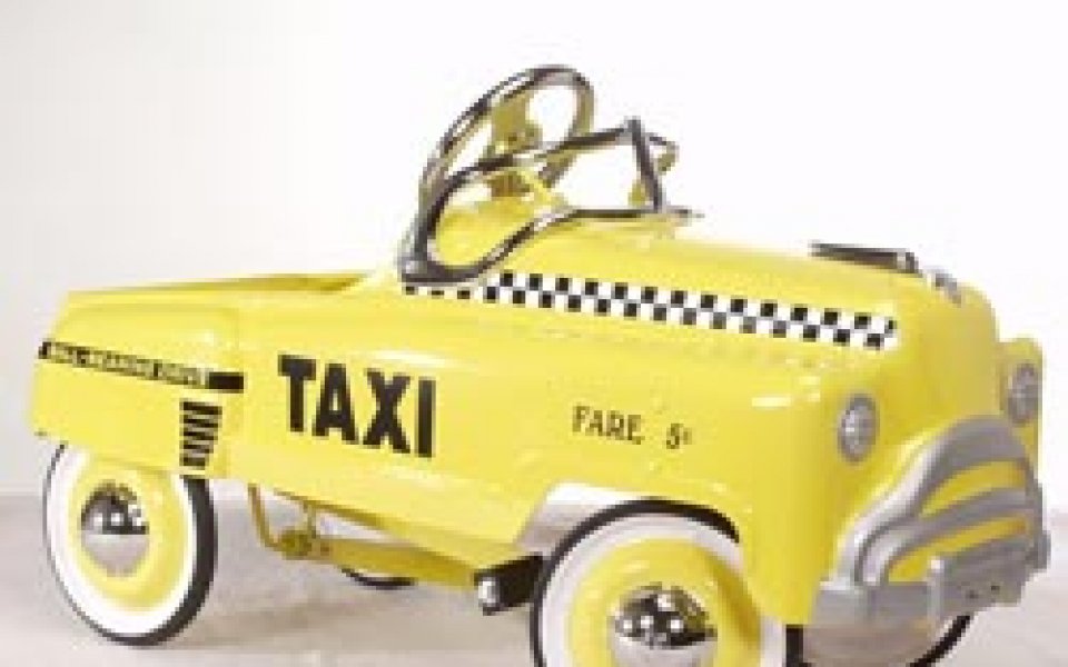 Гибона се вози с такси, търси кола