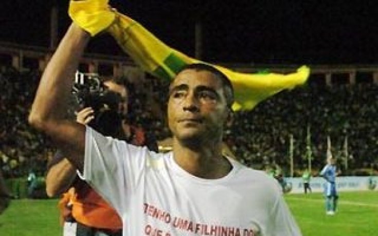 Вдигат приживе паметник на Ромарио