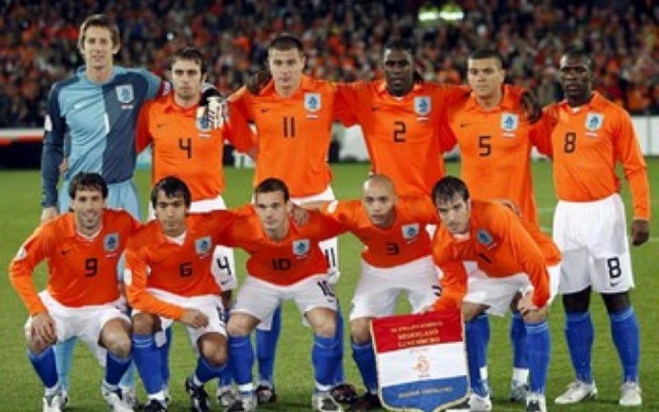 Холандия би Корея с два гола на Ван дер Ваарт