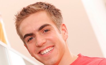 Астън Вила иска Филип Лам