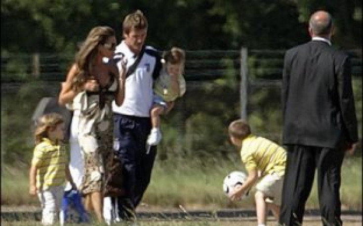 Дейвид и Виктория се трудят за момиче