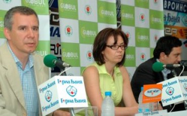 Професионалисти и аматьори заедно на корта