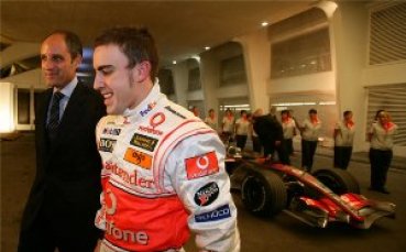 МакЛарън: Нямаме проблем с Алонсо