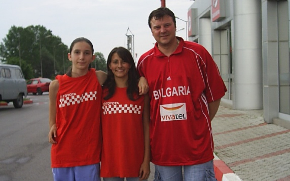 Две 14-годишни момичета по стъпките на Тони Кукоч