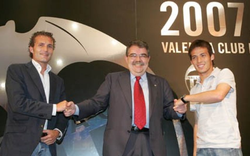 Силва и Бараха с нови договори във Валенсия